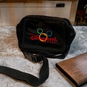 🖤Vtg Disneyland Resort Fanny Pack Crossbody Bum Bag Embroidered Mickey Black